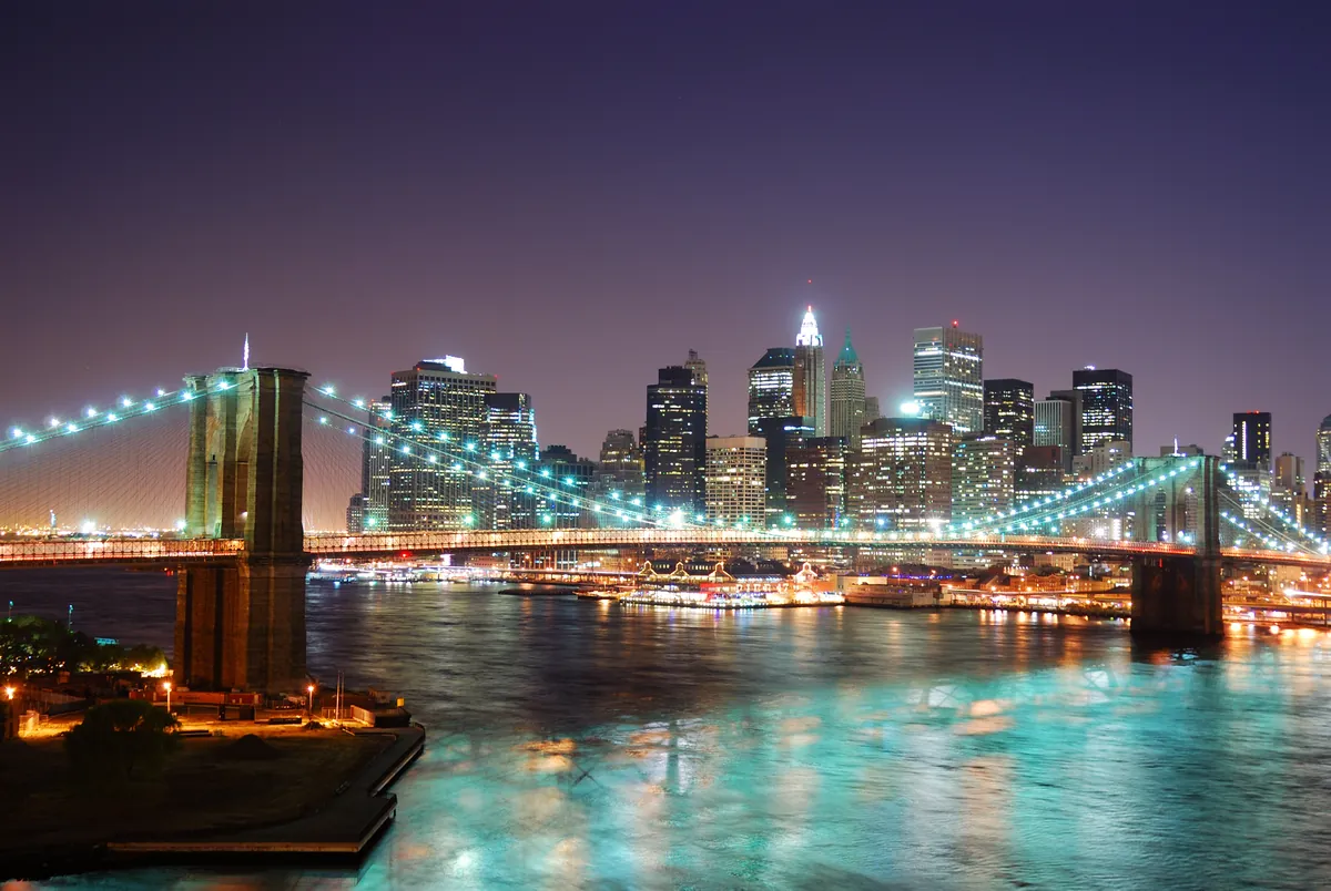 Brooklyn Bridge and Manhattan skyline at night